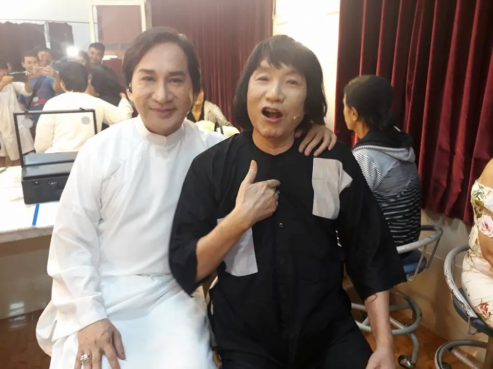 Nghệ sĩ Minh Vương đùa: "Hai cha con tui nè, tui con, bên này là cha 