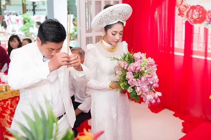 Hoa hậu Đặng Thu Thảo lên xe hoa trong ngày mưa bão ảnh 8