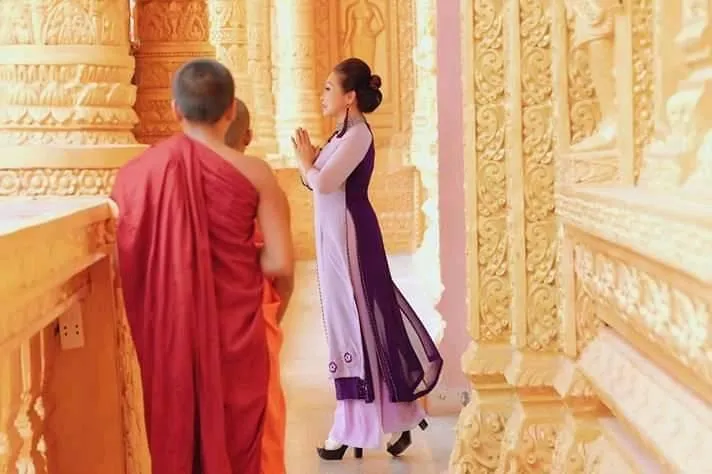 Nghệ sĩ Bạch Tuyết gây ấn tượng với những bộ áo dài độc đáo ảnh 5