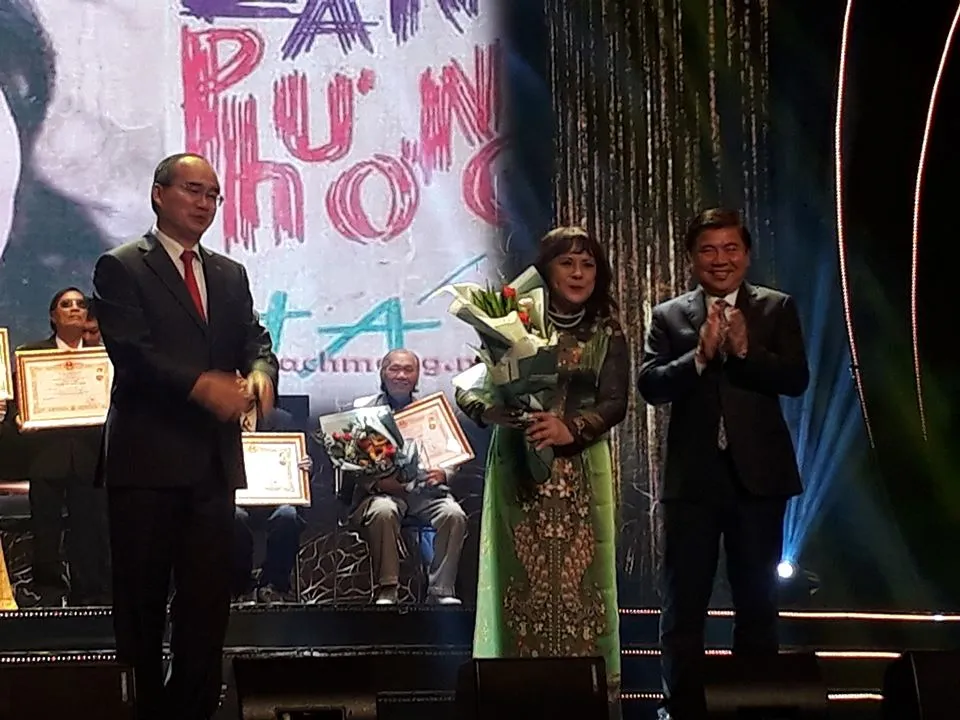 Hình ảnh TP.HCM trọng thể trao tặng danh hiệu NSND, NSƯT ảnh 13