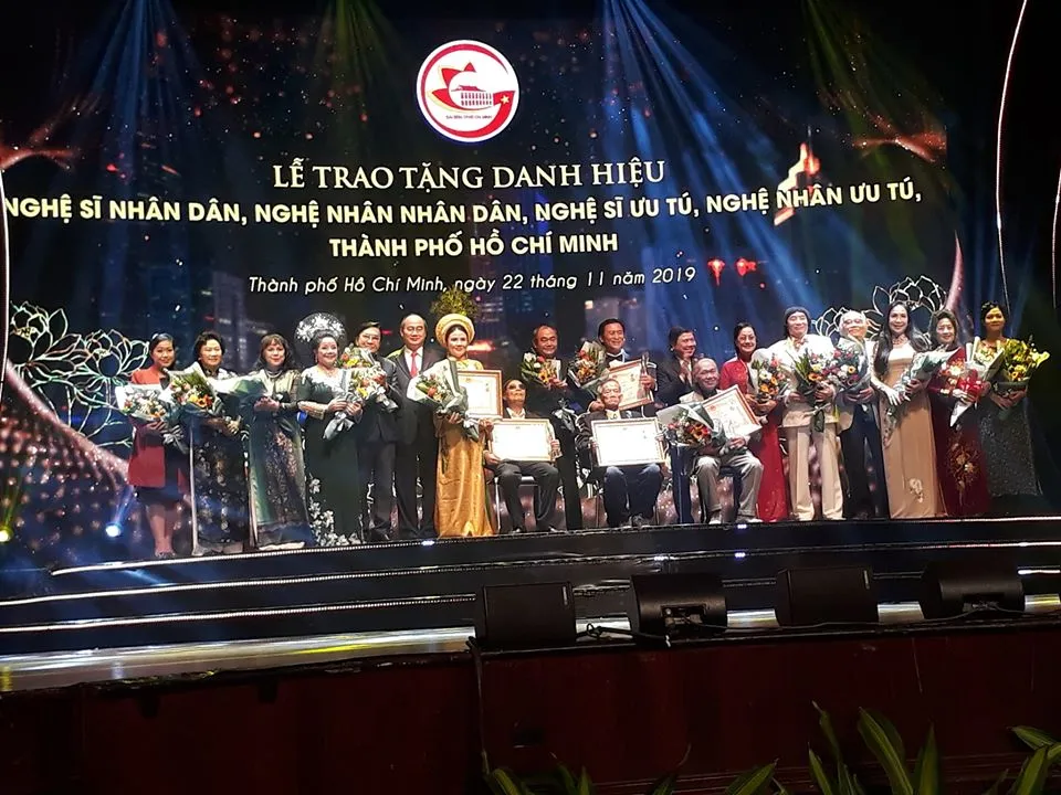 Hình ảnh TP.HCM trọng thể trao tặng danh hiệu NSND, NSƯT ảnh 14
