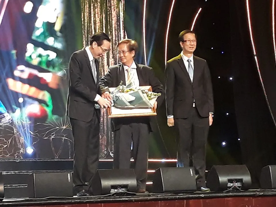 Hình ảnh TP.HCM trọng thể trao tặng danh hiệu NSND, NSƯT ảnh 16