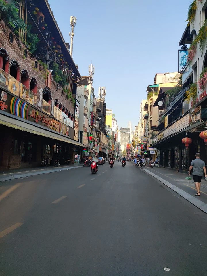 Phố Tây Bùi Viện ngày đầu tiên cấm bar, vũ trường, karaoke… ảnh 1