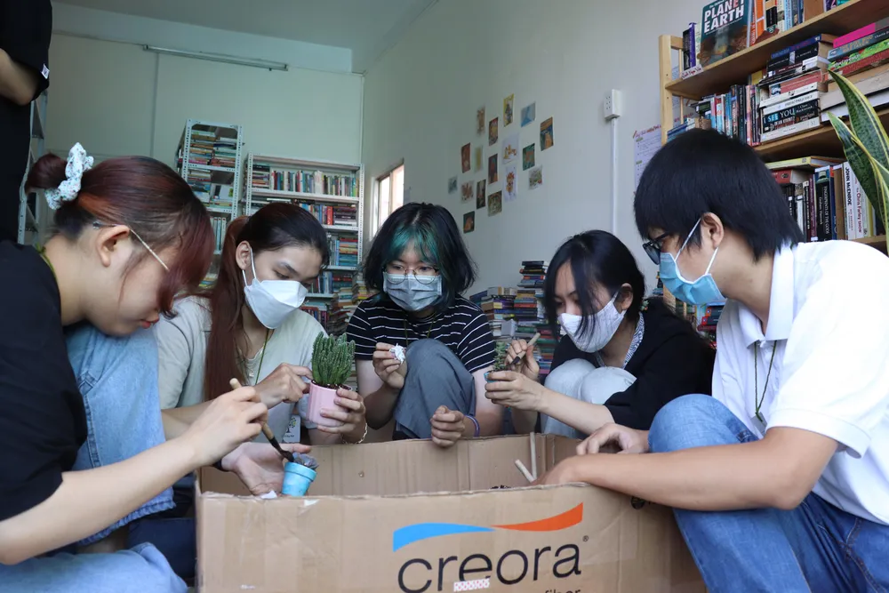 Pin sau khi thu gom sẽ được chuyển đến Công ty môi trường Á Châu để có thể xử lý và tái chế.