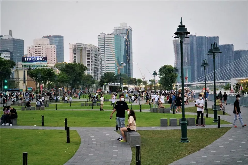 Công viên Bến Bạch Đằng (quận 1, TP.HCM). Ảnh: HUỲNH THƠ