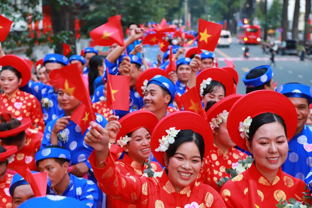 Niềm hạnh phúc rạng ngời của các cặp đôi.