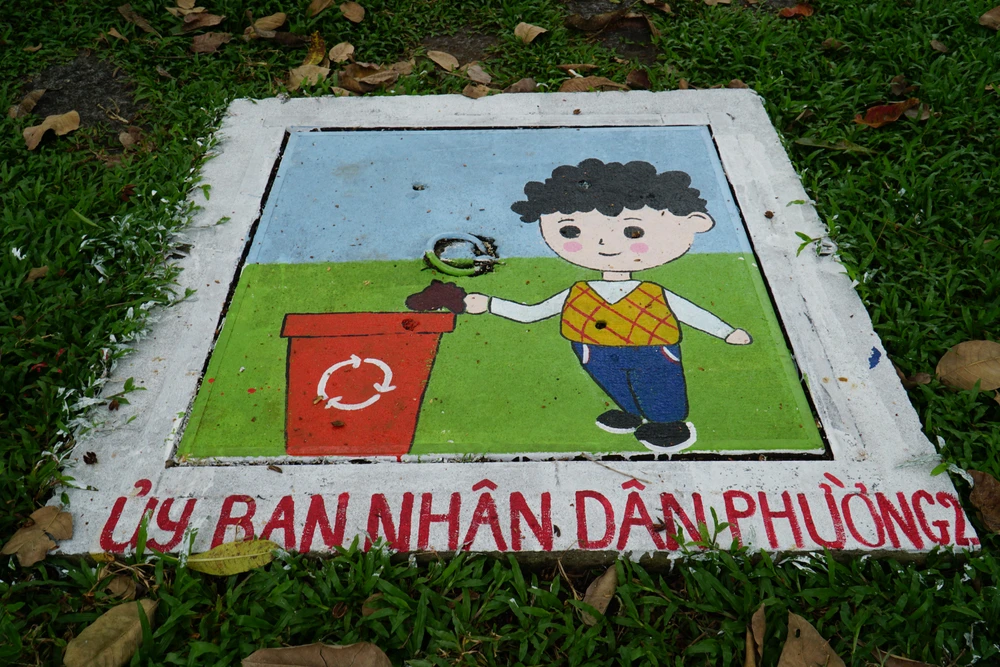 Nội dung trên nắp cống phải mang ý nghĩa bảo vệ môi trường, bảo vệ hành tinh xanh, công tác phân loại chất thải rắn sinh hoạt...