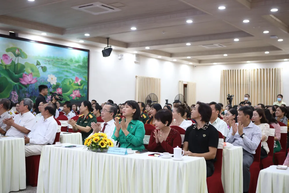 Chương trình diễn ra với sự tham gia của những người phụ nữ đã chung tay góp sức vì đợt đại dịch COVID-19 vừa qua tại TP.HCM. Ảnh: HUỲNH THƠ