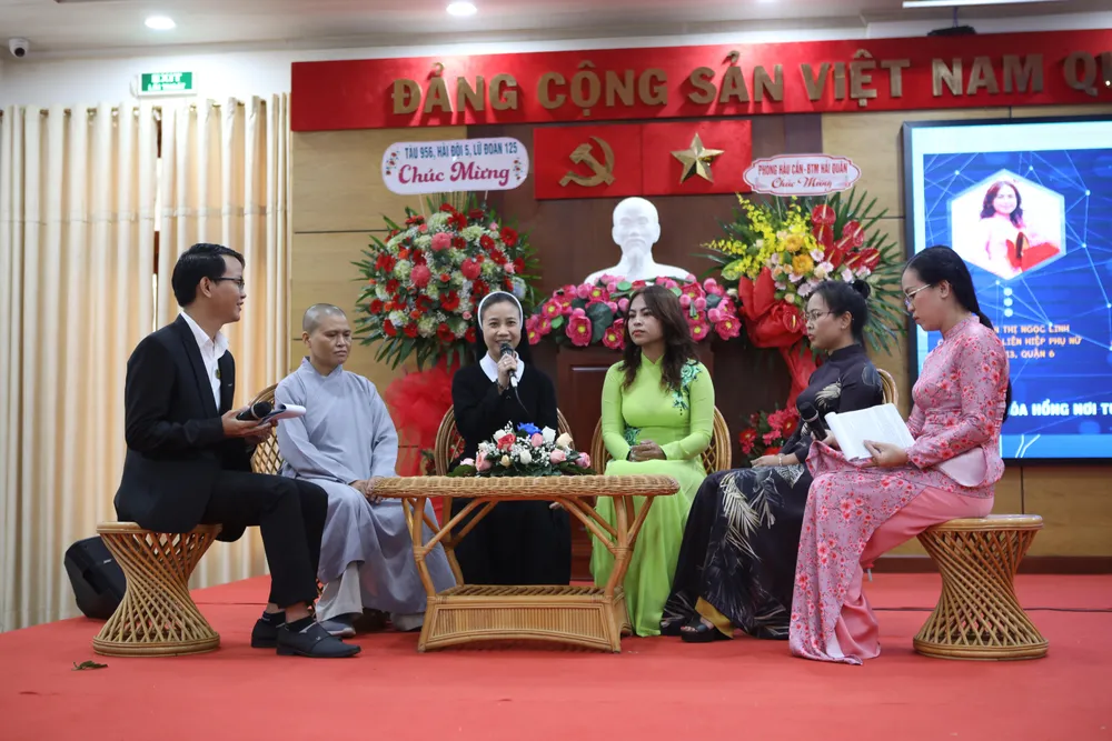 Sơ Võ Thị Loan Anh, Hội đồng Mến Thánh Giá Gò Vấp chia sẻ tại buổi lễ. Ảnh: HUỲNH THƠ