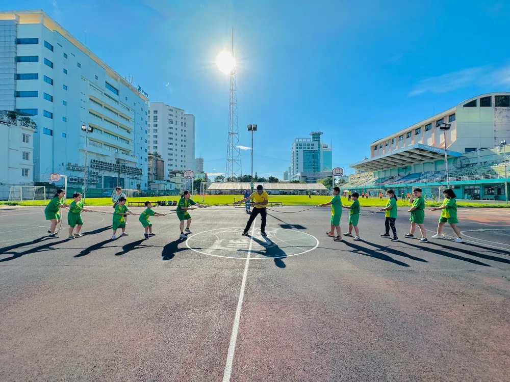 Cuộc thi gồm 6 môn thi: Đi bộ chậm, chạy tiếp sức, chạy 3 km, chạy 5 km, bóng né, bóng đá, kéo co. Các thí sinh có quyền lựa chọn môn thi phù hợp với bản thân. Ảnh: HUỲNH THƠ