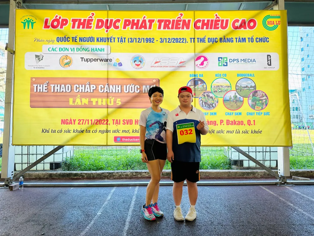 Cuộc thi diễn ra với sự tham gia các học viên, phụ huynh Trung tâm thể dục Bằng Tâm, học sinh trường Hy Vọng 6, các trường khuyết tật trực thuộc Sở VH - TT &amp; DL, Trung tâm phục hồi chức năng và trẻ tàn tật,... Ảnh: HUỲNH THƠ