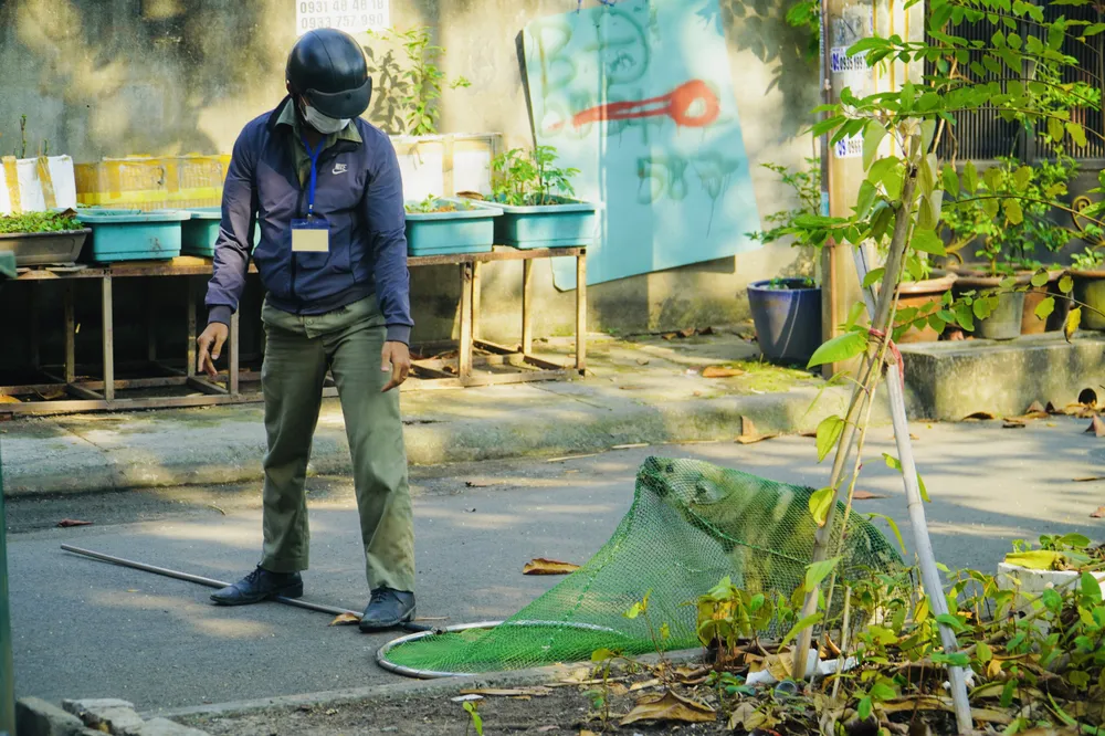 Đại diện UBND phường Hiệp Bình Chánh cho biết sau 10 lượt ra quân, tình trạng chó thả rông giảm rõ rệt. Ảnh: HUỲNH THƠ