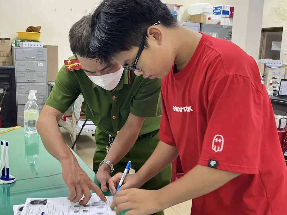 Công an cấp căn cước công dân xuyên dịp nghỉ lễ ảnh 1