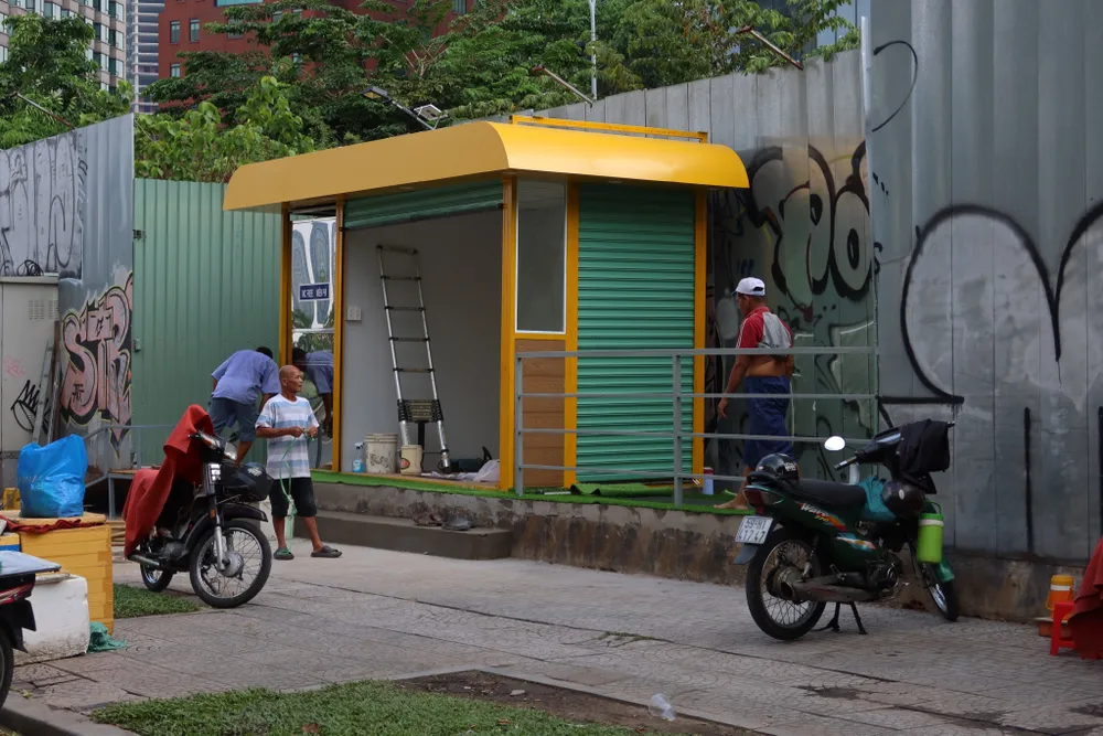 Chia sẻ với PLO, nhiều người dân hy vọng nạn vẽ bậy sẽ được xử lý để trả lại vẻ mỹ quan đô thị cho thành phố. Ảnh: TRẦN MINH