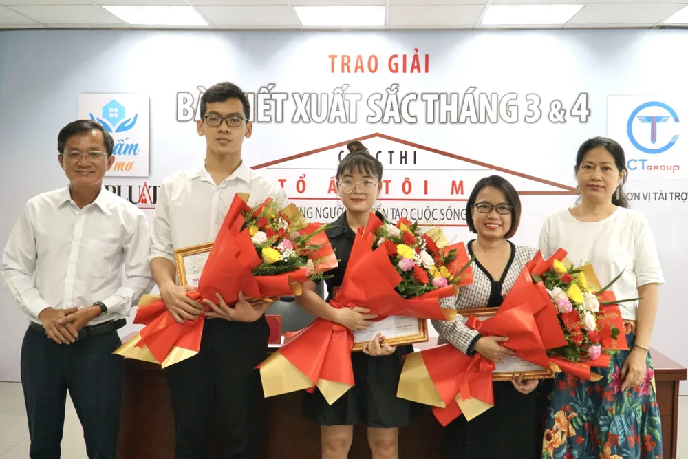 Lễ trao giải bài viết xuất sắc tháng 3 và tháng 4 cũng đã được diễn ra tại trụ sở báo Pháp Luật TP.HCM.. Ảnh: HUỲNH THƠ