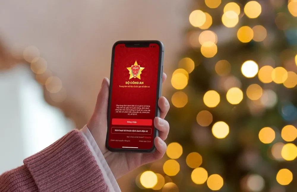 Tài khoản định danh điện tử hỗ trợ giải quyết các thủ tục hành chính mà không cần mang theo giấy tờ bản cứng. Ảnh: MINH HOÀNG
