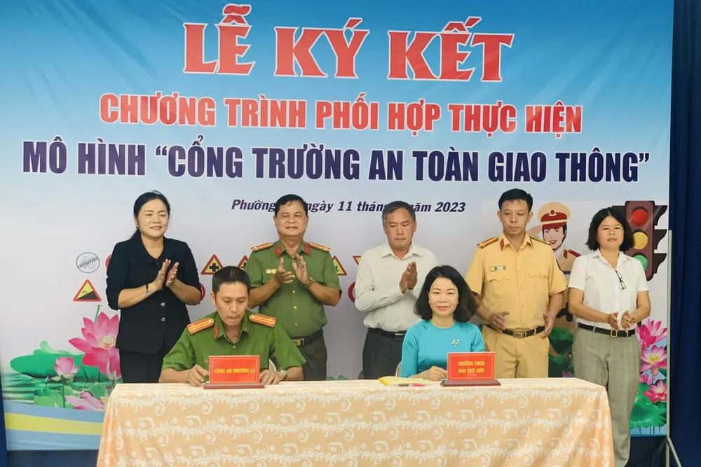Lễ ký kết phối hợp thực hiện mô hình “Cổng trường an toàn giao thông” năm 2023. Ảnh: HT Lễ ký kết phối hợp thực hiện mô hình “Cổng trường an toàn giao thông” năm 2023. Ảnh: HT