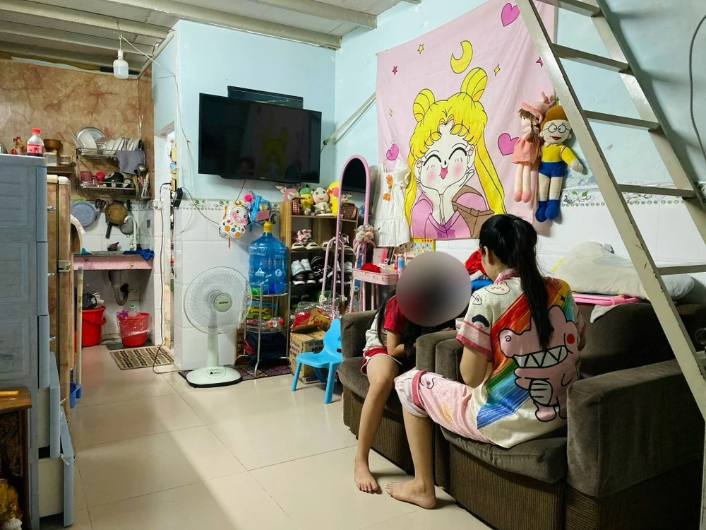 Chị Huỳnh Hiền, công nhân may tại một công ty ở quận 12 chia sẻ Tết năm nay sẽ không về quê vì kinh tế khó khăn, không dư giả. Ảnh: TRẦN MINH IMG_3907.jpeg