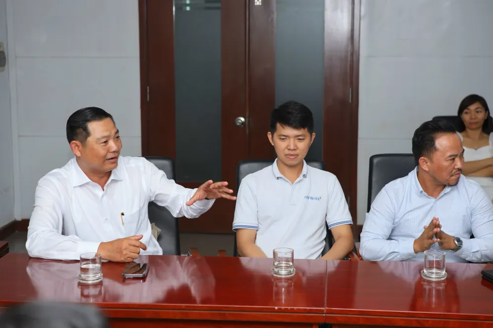 Luật sư Lê Viết Kỳ (bìa trái). Ảnh: NGUYỆT NHI d.jpg