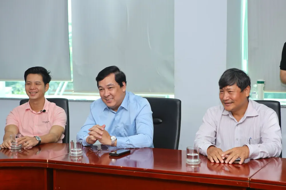 Ông Nguyễn Thái Bình, Phó Tổng Biên tập báo Pháp Luật TP.HCM (giữa). Ảnh: NGUYỆT NHI h.jpg