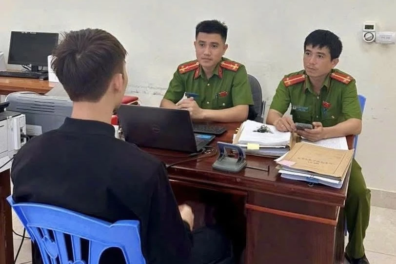 Bắt cóc online.jpeg