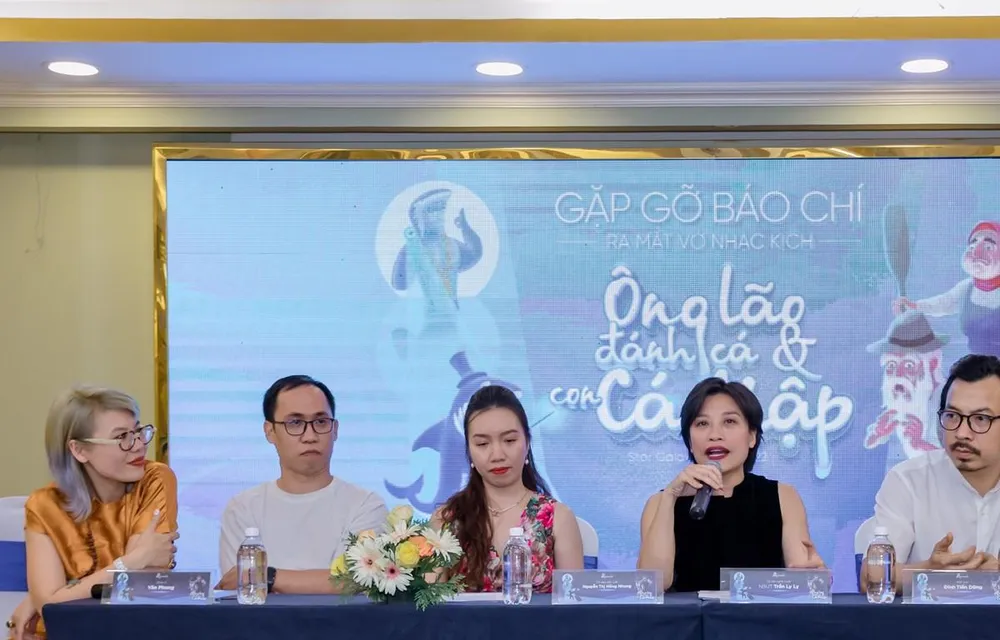 Cục trưởng Cục Nghệ thuật Biểu diễn, nghệ sĩ ưu tú Trần Ly Ly chia sẻ về vở diễn tại buổi họp báo mới đây. Ảnh: Vietnamplus.vn