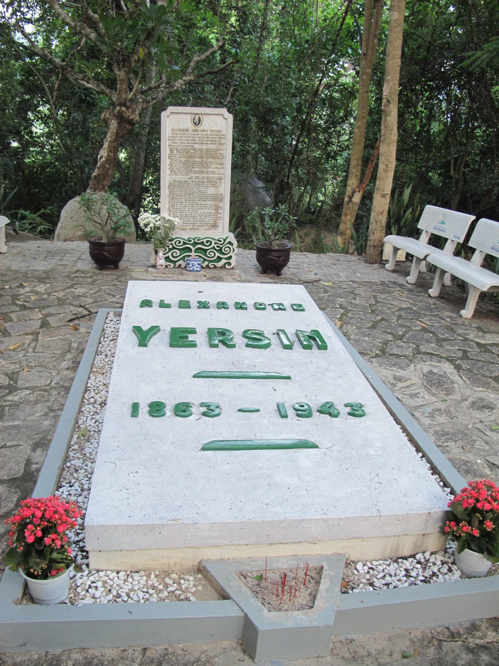 Nơi bác sĩ Yersin yên giấc ngàn thu. Ảnh: CDT