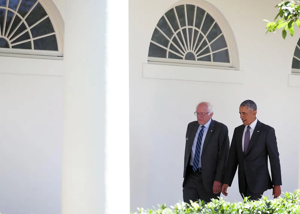 Bà Clinton và ông Trump chiến nhau trên mạng ảnh 1