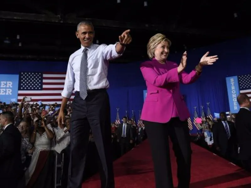 Tổng thống Obama và bà Clinton trong buổi vận động tranh cử ngày 5-7 tại TP Charlotte (bang North Carolina, Mỹ).