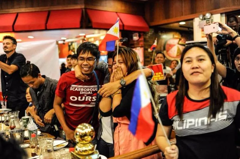 Dân Philippines vui mừng khi PCA thông báo phán quyết Philippines thắng kiện Trung Quốc. 