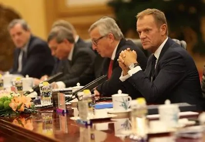 Chủ tịch EU Donald Tusk, Chủ tịch EC Jean-Claude Juncker hối thúc bà May nhanh vào cuộc đàm phán Brexit. 