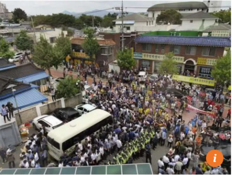 Hàng trăm người dân Seongju biểu tình phản đối triển khai hệ thống tên lửa phòng thủ THAAD. 