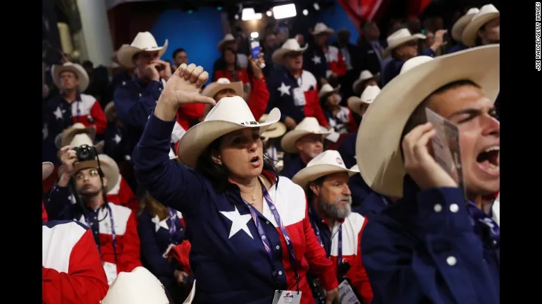 Các đại biểu bang Texas phản đối đề cử Trump tại đại hội.