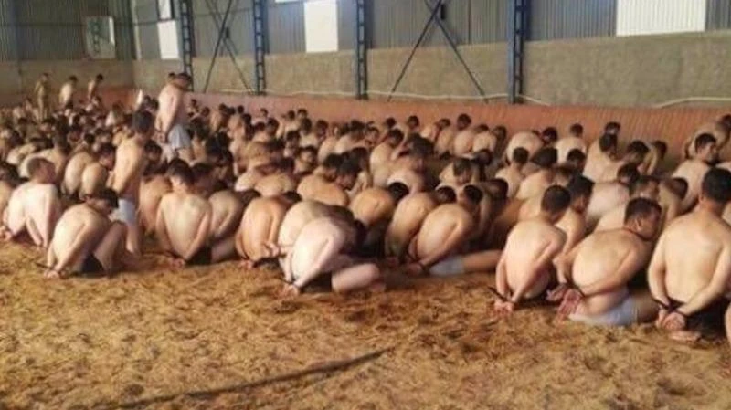 Tù nhân bị bắt sau đảo chính.