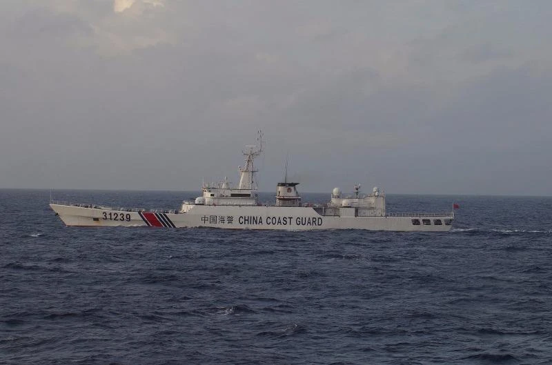 Tàu bảo vệ bờ biển Trung Quốc gần đảo tranh chấp Senkaku/Điếu Ngư trên biển Hoa Đông.