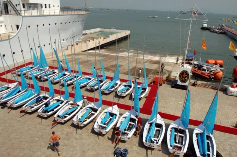 Căn cứ hải quân của Tư lệnh Hải quân miền Tây Ấn Độ. Thỏa thuận LEMOA cho phép cho Mỹ và Ấn sử dụng các căn cứ quân sự của nhau. 