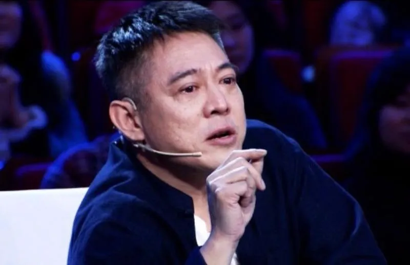 Sức khỏe và ngoại hình diễn viên Lý Liên Kiệt suy giảm vì bệnh cường giáp. 