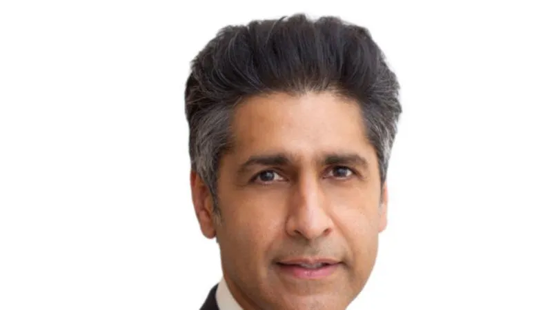 Ông Abid Riaz Qureshi gốc Pakistan là người Hồi giáo đầu tiên được Tổng thống Obama đề cử làm thẩm phán liên bang. 