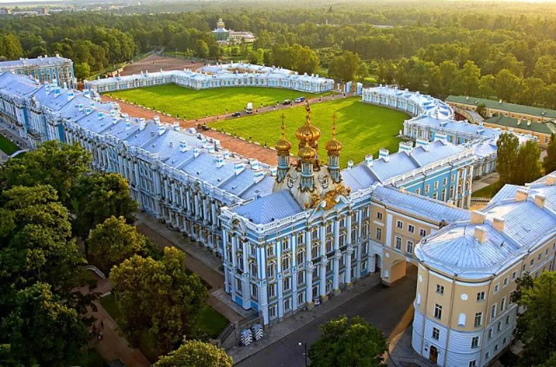 Toàn cảnh cung điện Catherine Palace ở St. Petersburg. 