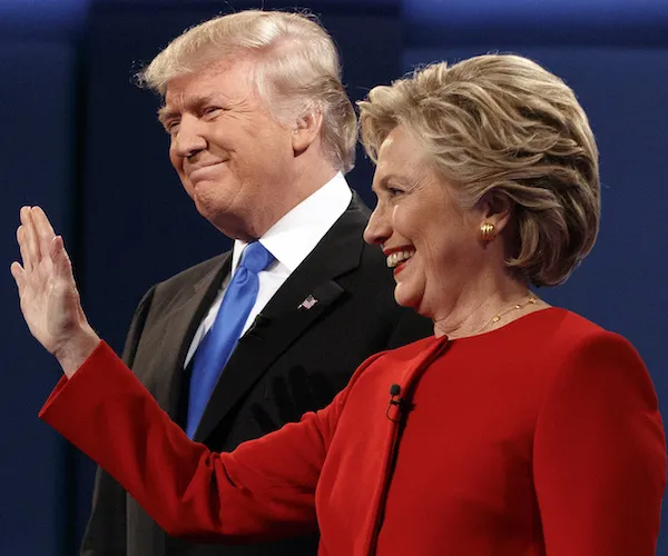 Bà Clinton và ông Trump trong cuộc tranh luận đầu tiên tối 26-9. 