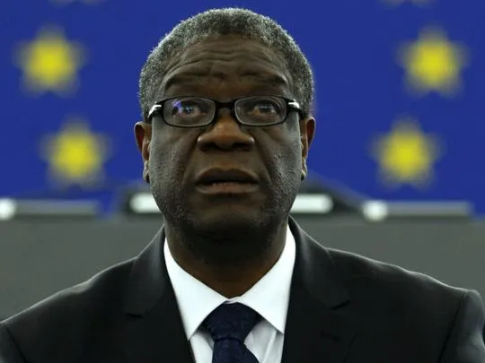 Tiến sĩ Denis Mukwege phát biểu tại Quốc hội châu Âu ở Strasbourg (Pháp) ngày 26-11-2015. 