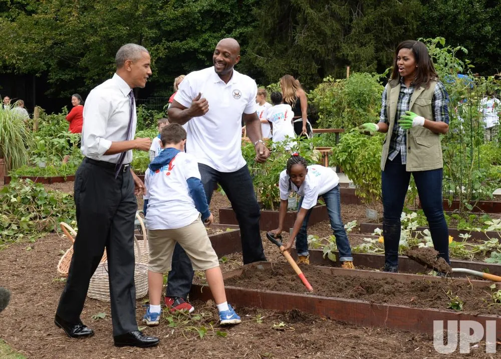 Tổng thống Barack Obama bất ngờ đến thăm buổi thu hoạch.