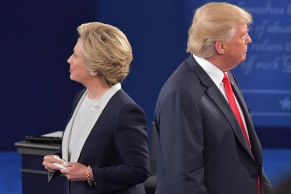 Bà Clinton được các sắc dân thiểu số thích hơn ông Trump. 