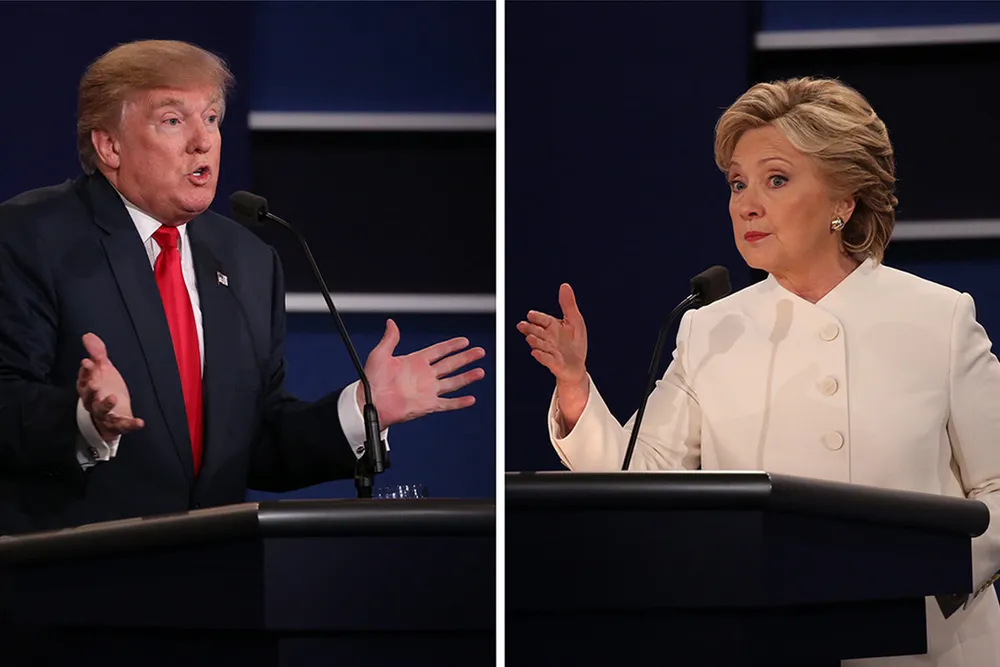 Ông Trump và bà Clinton trong cuộc tranh luận lần 3 tối 19-10. 