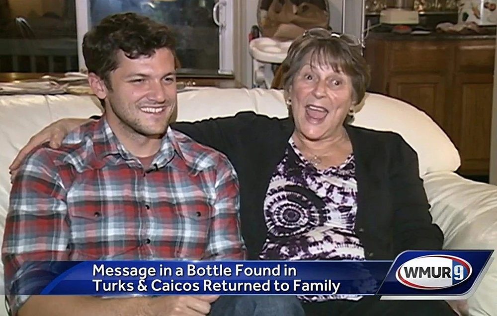 Anh Buffington đi máy bay đến bang New Hamshire (Mỹ) trao trả thông điệp của bố cho bà Pierce. 