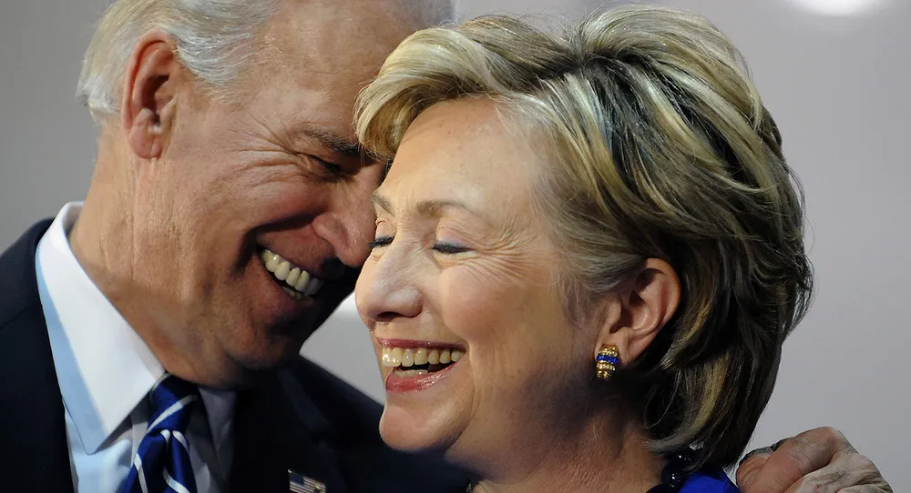 Ông Biden và bà Clinton có quan hệ khá tốt nhưng cũng khá bất đồng về quan điểm đối ngoại. 