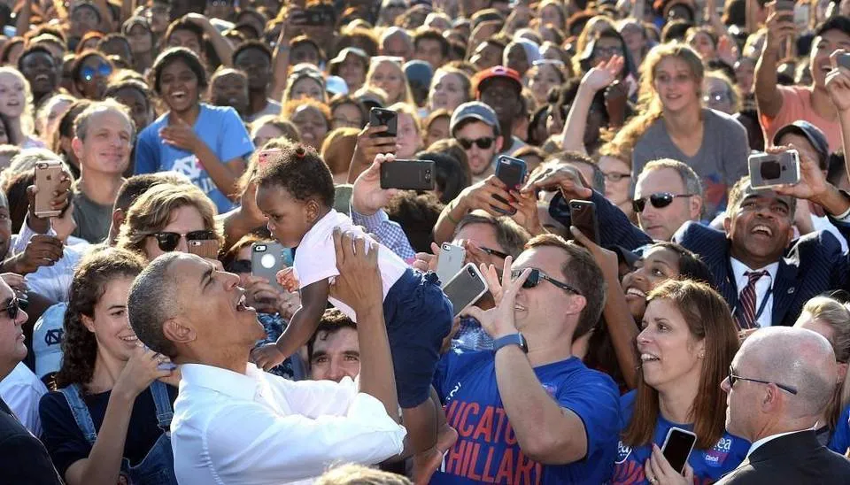Tổng thống Obama tham gia vận động cho bà Clinton tại bang North Carolina ngày 2-11.
