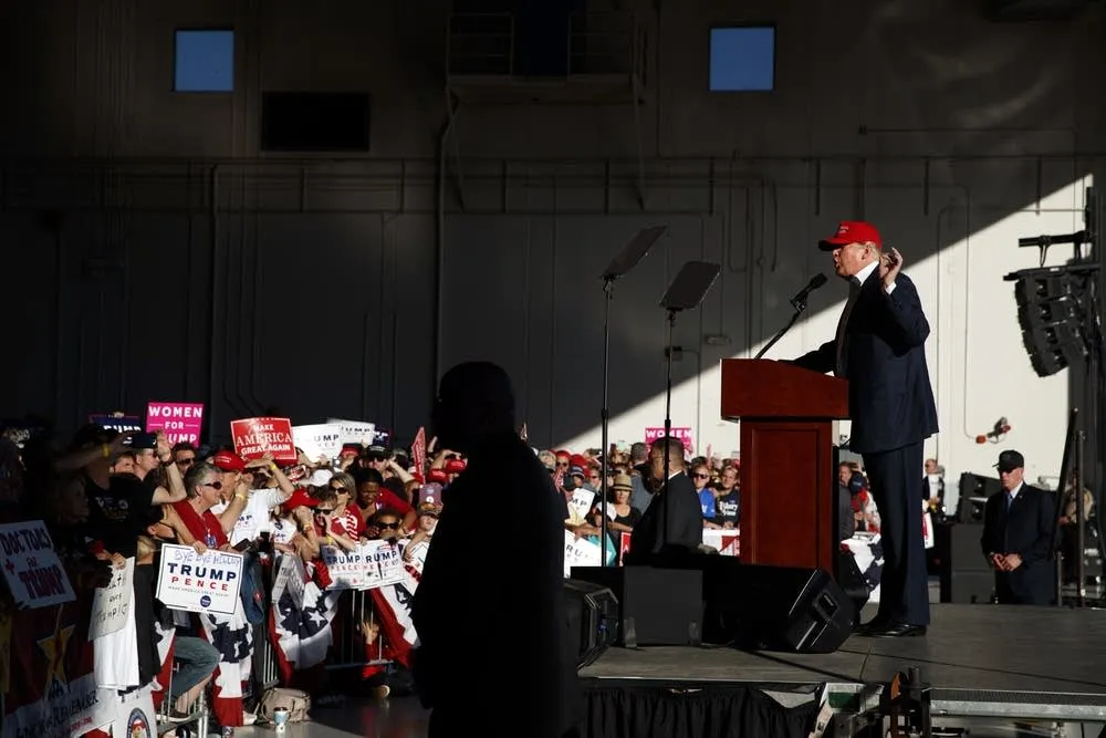 Ông Trump phát biểu trước người ủng hộ tại cuộc vận động cuối cùng ở Minnesota ngày 6-11