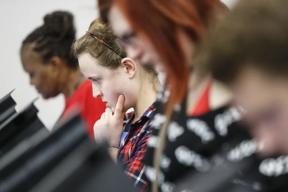 Cử tri đi bỏ phiếu sớm tại TP Columbus (bang Ohio) ngày 7-11.