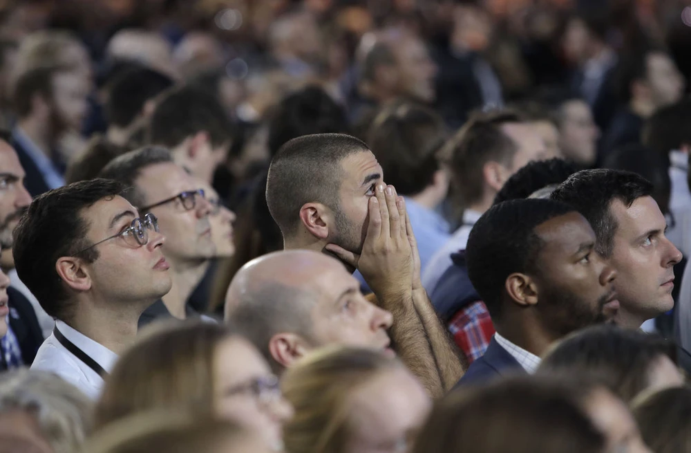 Người ủng hộ bà Clinton vẫn chưa hết sốc sau cú thua ngoài dự đoán.